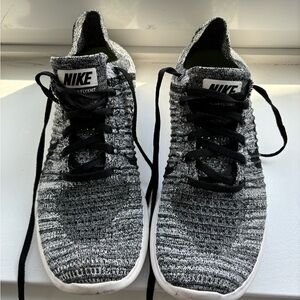 Nike Free RN Flyknit Sneakers